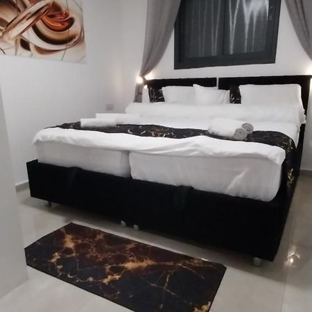 שירת דבורה בבני ברק Apartment Giv'at Shemu'el ภายนอก รูปภาพ